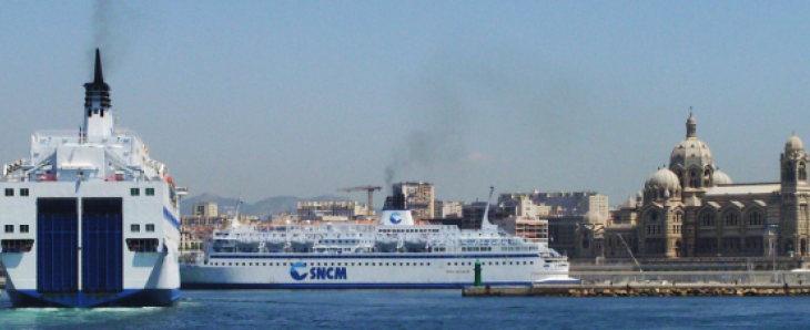 Sortie d’un ferry à Marseille (2012)