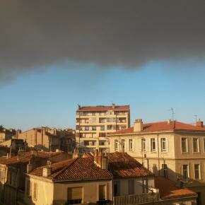 See Panache de fumées à Marseille liées aux incendies du 10 aout - illustration pollution aux particules fines