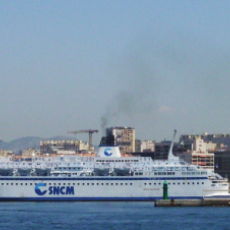 Sortie d’un ferry à Marseille (2012)