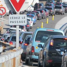 Marseille rue encombrée